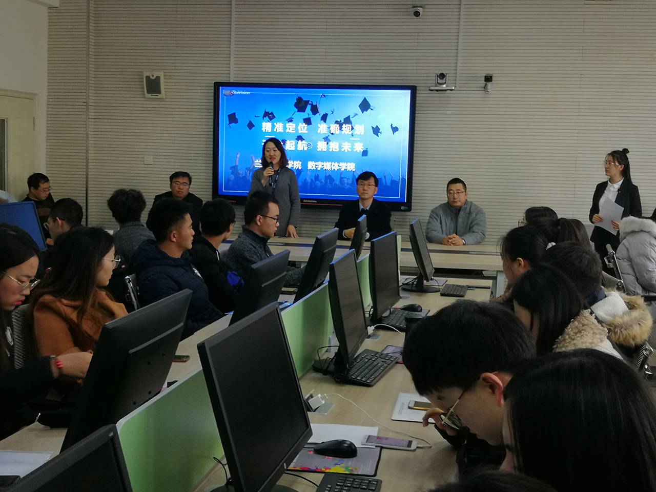 2018-11-23招聘会照片IMG_20181123_092009.jpg 2018-11-23招聘会照片IMG_20181123_092009.jpg